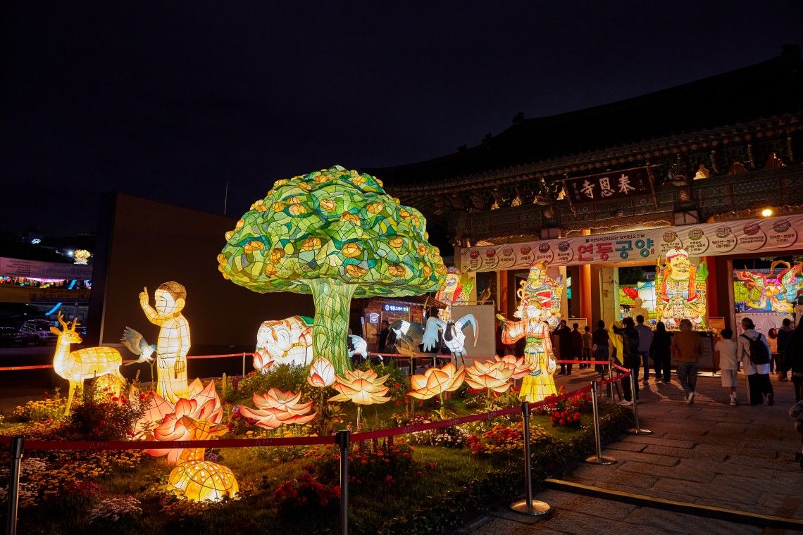 lotus-lantern-festival-6.jpg